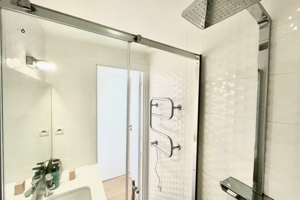 Location Appartement Meublé - 100 m² - 3 pièces - 75116 Paris - 216030 - 372234520764