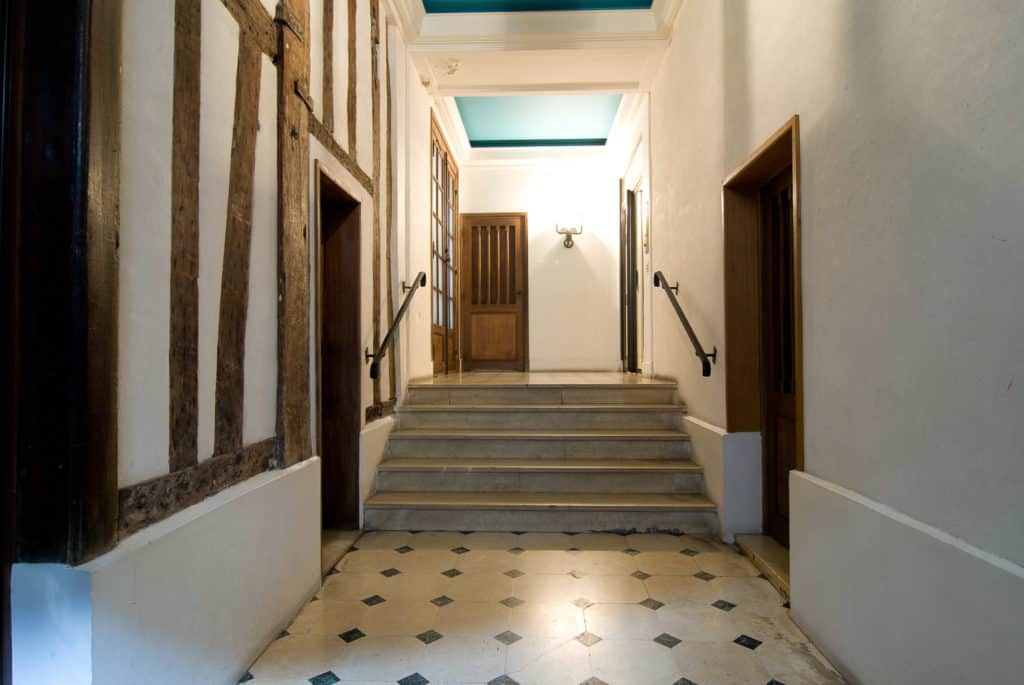Furnished apartment - 2 rooms - 54 sqm - Quartier Latin - Saint Germain de Prés - Odéon - 75005 Paris - 105325