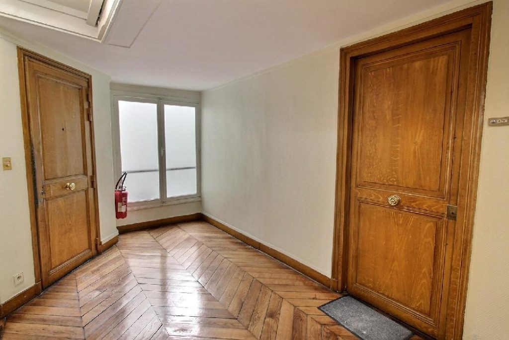 Furnished apartment - 2 rooms- 61 sqm- Louvre - Palais Royal- 75001 Paris -101022-20