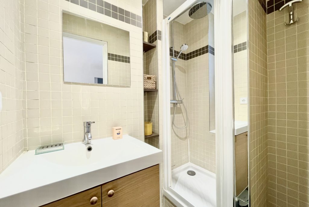 Location Appartement Meublé - 2 pièces - 35 m² - Montorgueil - 75002 Paris - 102002-22