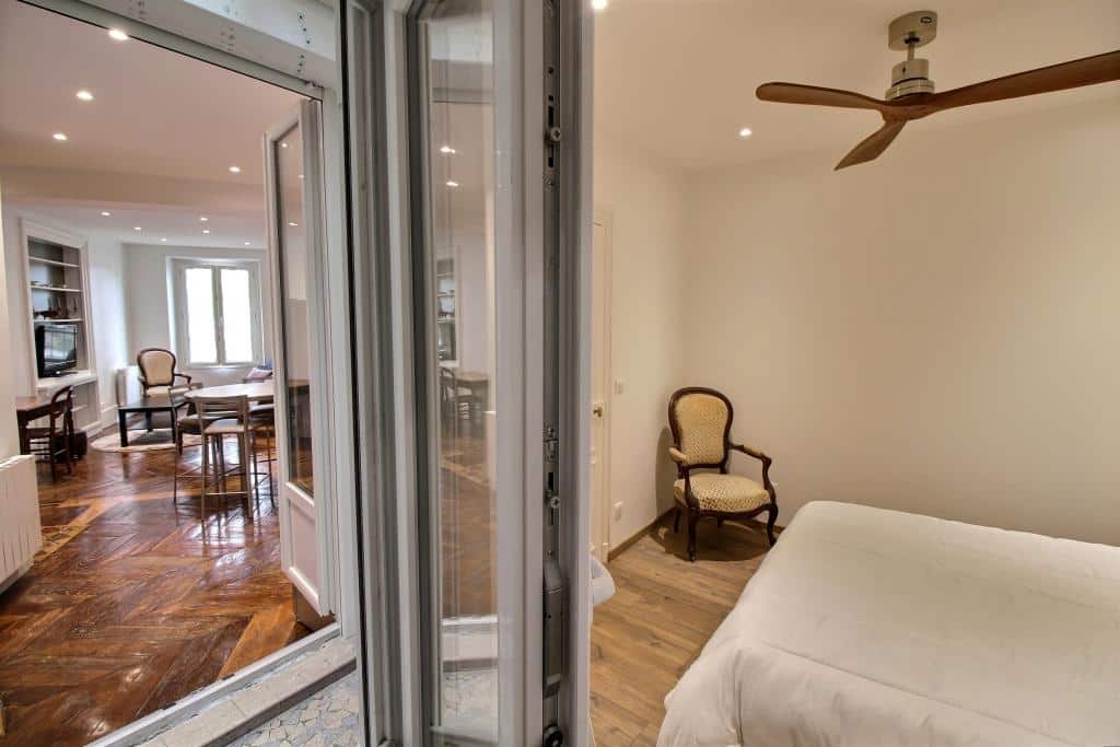 Location Appartement Meublé - 2 pièces - 40m² - Île de la Cité - Île Saint Louis - 75004 Paris -104525-10