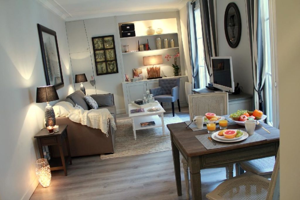 Location Appartement Meublé - 2 pièces - 40m² - Champ de Mars- 75007 Paris -107539