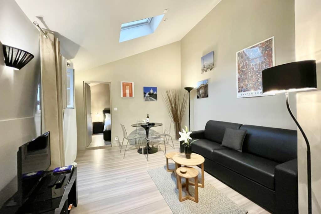 Location Appartement Meublé - 2 pièces - 42 m² - Elysées - Madeleine - 75008 Paris - 108055