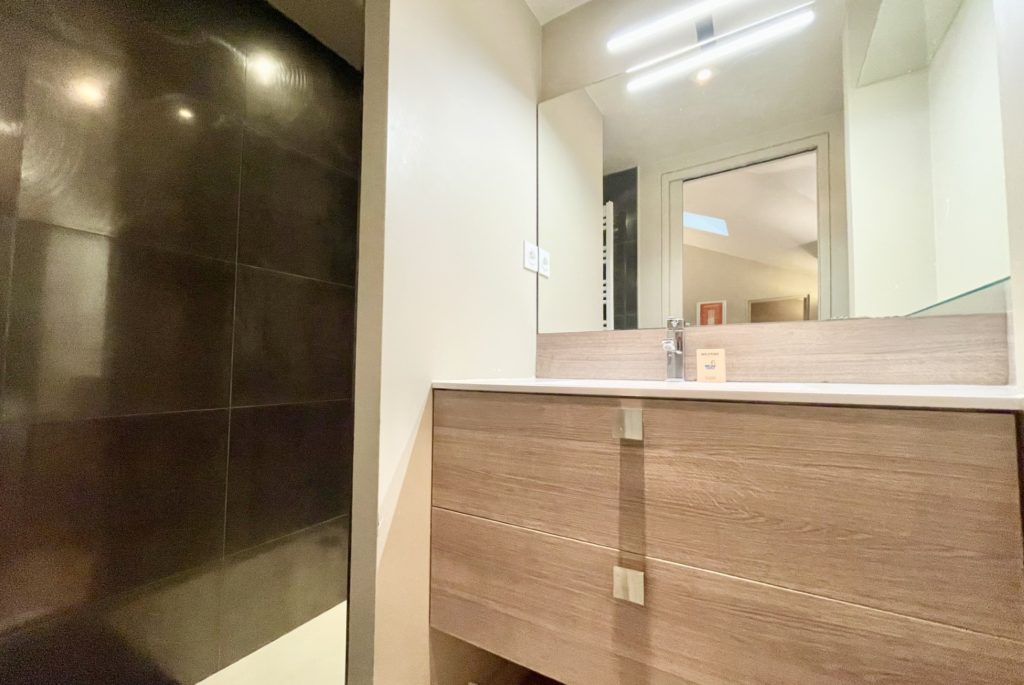 Location Appartement Meublé - 2 pièces - 42 m² - Elysées - Madeleine - 75008 Paris - 108055-20
