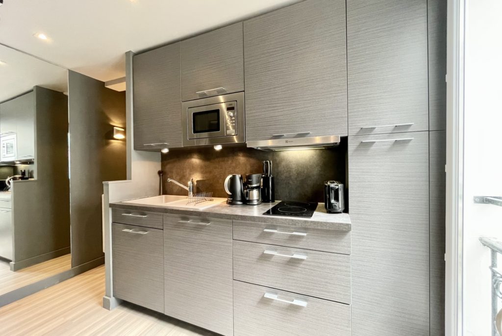 Location Appartement Meublé - 2 pièces - 42 m² - Elysées - Madeleine - 75008 Paris - 108055-9