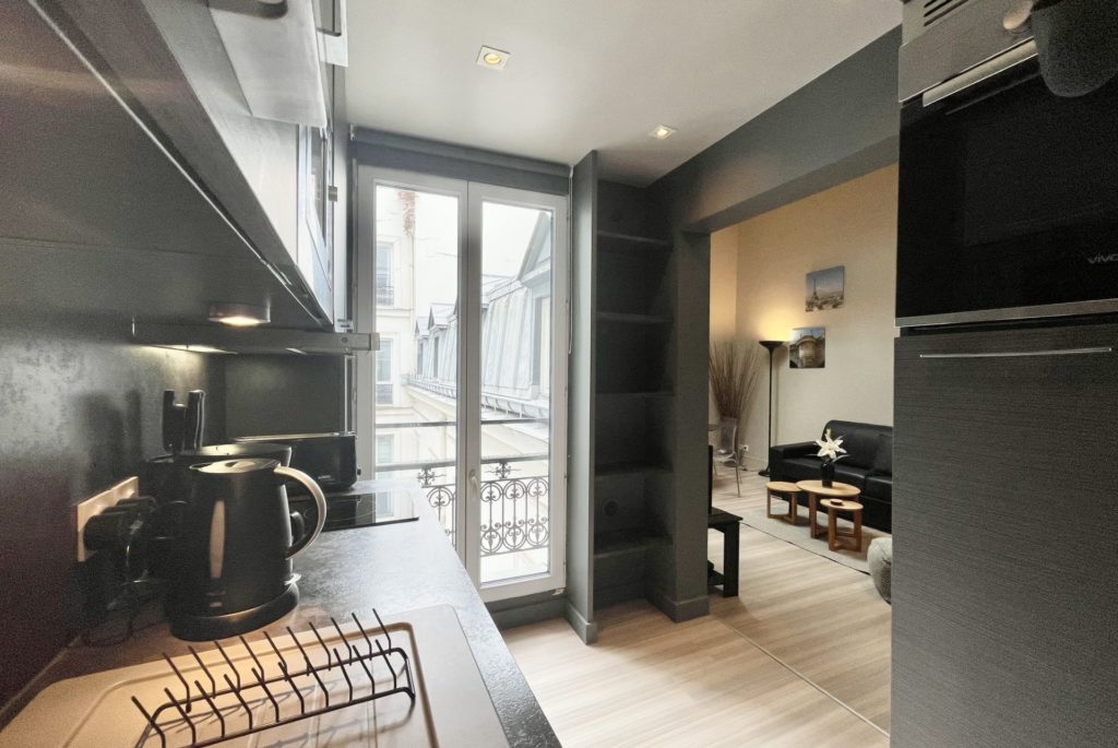 Location Appartement Meublé - 2 pièces - 42 m² - Elysées - Madeleine - 75008 Paris - 108055-11