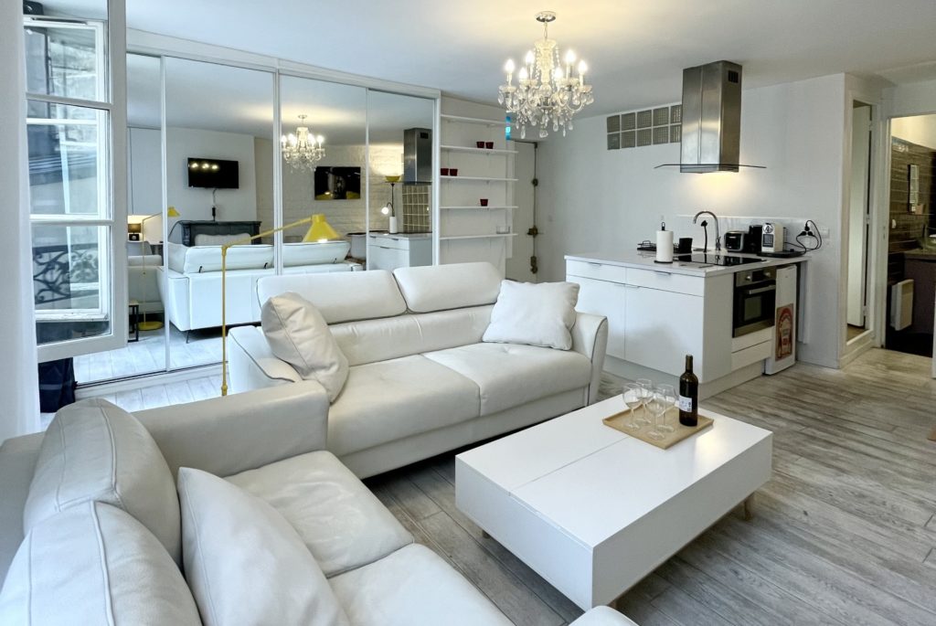 Location Appartement Meublé - 2 pièces - 44 m² - Champs Elysées - Etoile - 75008 Paris - 108332