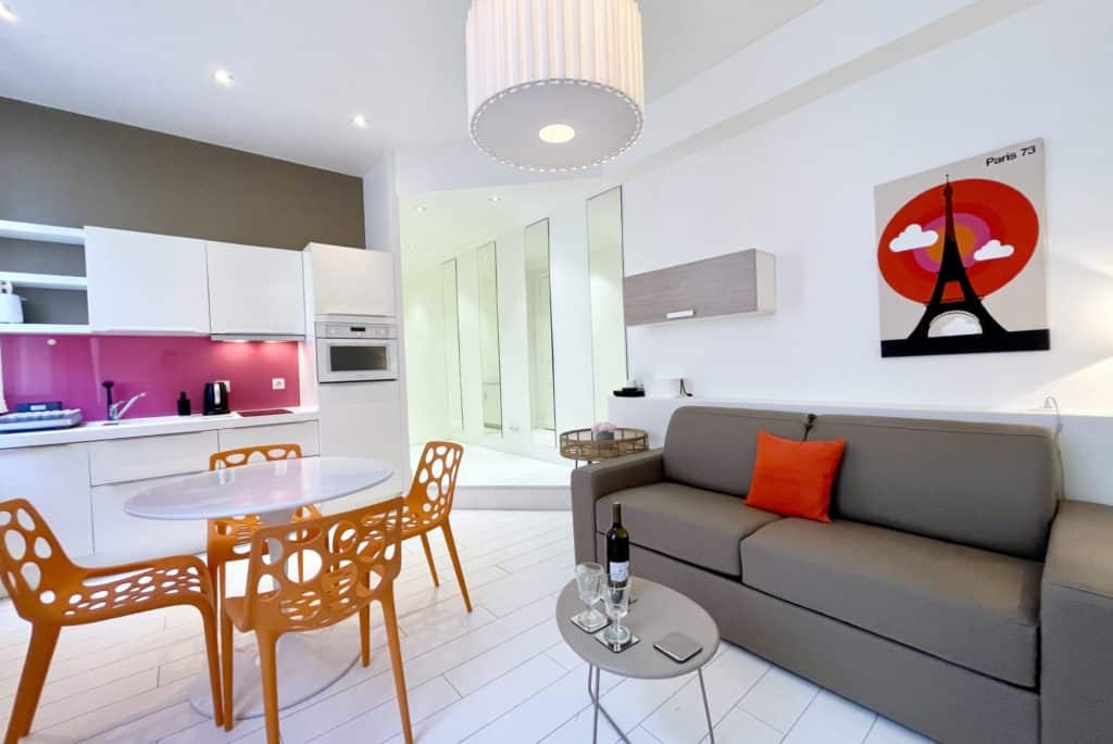 Location Appartement Meublé - 2 pièces - 40 m² - Elysées - Madeleine - 75008 Paris - 108191