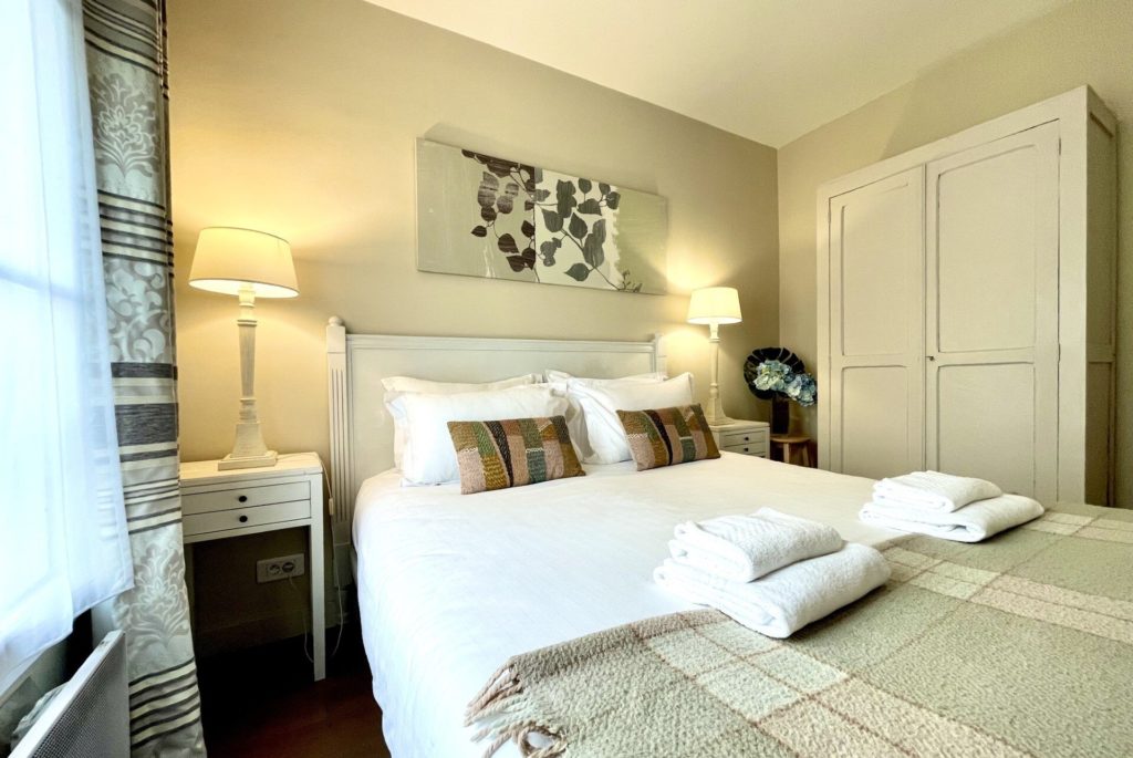 Location Appartement Meublé - 37.90 m² - 2 pièces - 04 75004 Paris - 104309 - 385413669052