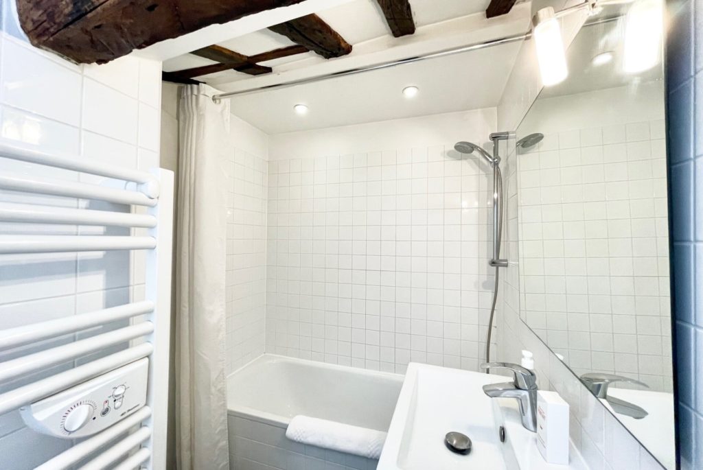 Location Appartement Meublé - 70 m² - 2 pièces - 75004 Paris - 104166 - 421653785848