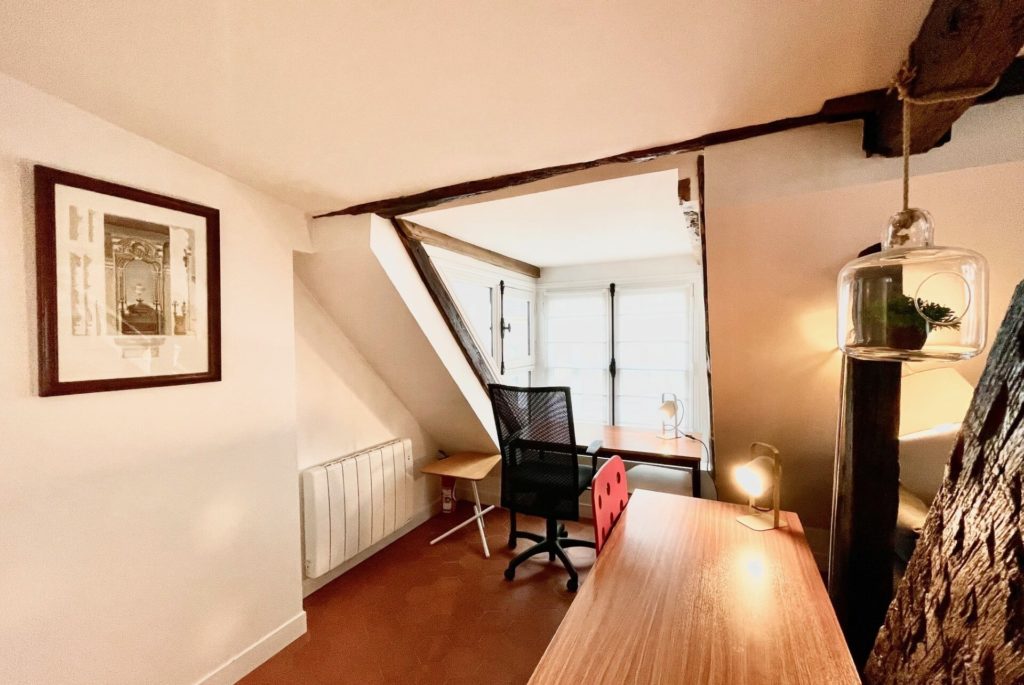 Location Appartement Meublé - 70 m² - 2 pièces - 75004 Paris - 104166 - 421653878987