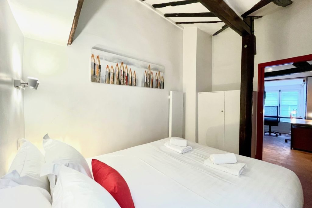 Location Appartement Meublé - 70 m² - 2 pièces - 75004 Paris - 104166 - 421653981404