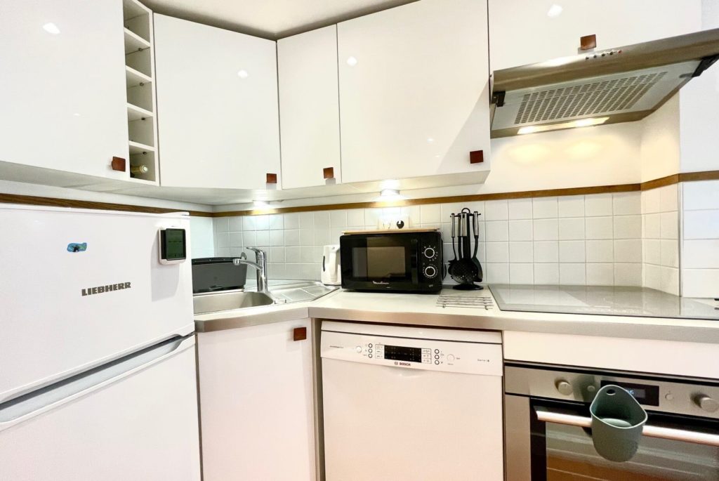 Location Appartement Meublé - 70 m² - 2 pièces - 75004 Paris - 104166 - 421663825113