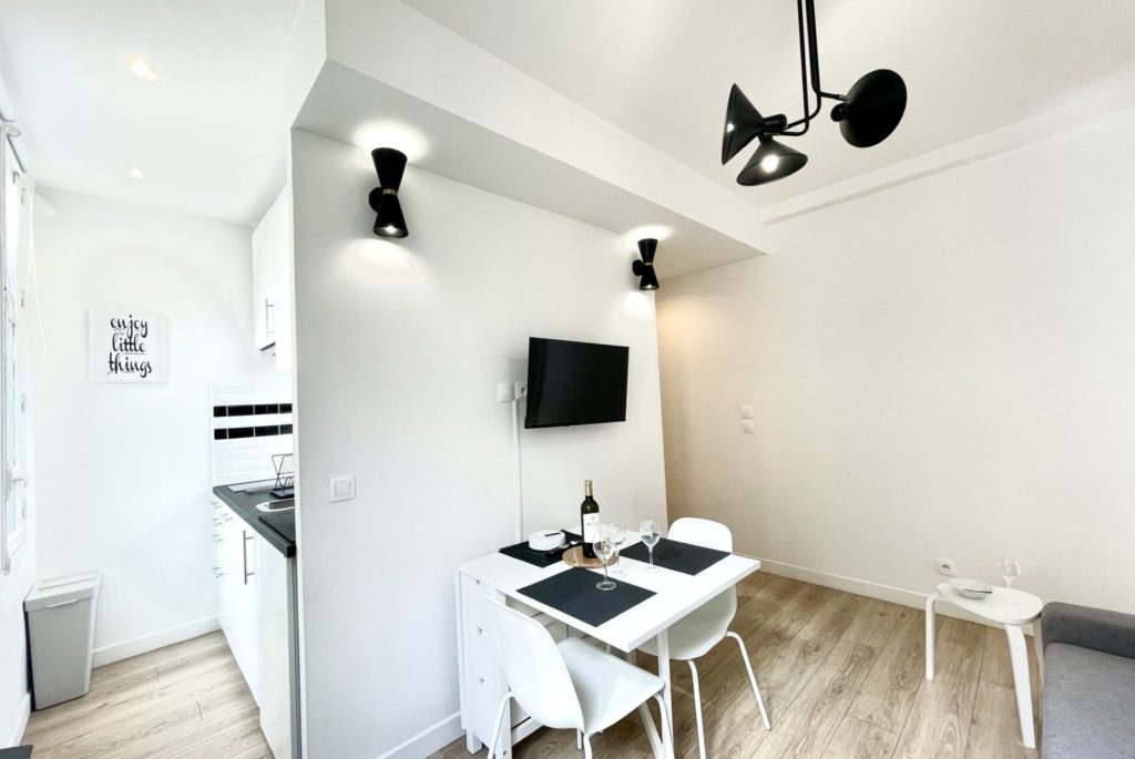 Location Appartement Meublé - 38 m² - 2 pièces - 75008 Paris - 108001 - 410560404726