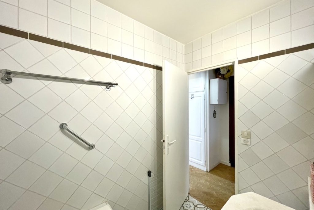 Location Appartement Meublé - 42.77 m² - 2 pièces - 75011 Paris - 111042 - 407869467882