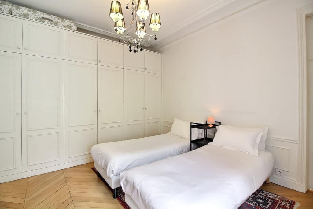 Location Appartement Meublé - 3 pièces - 70 m² - St Lazare - 75008 Paris - 208027-9