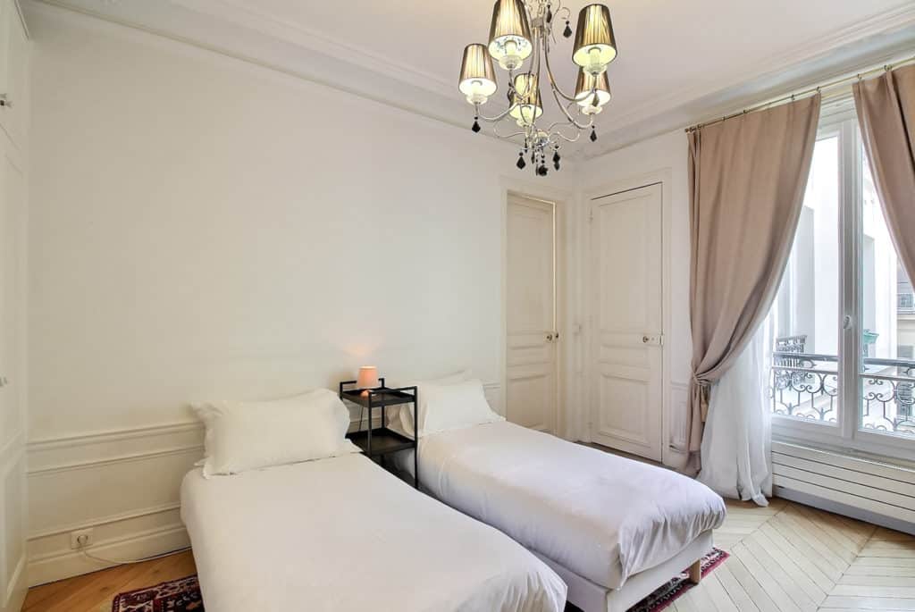 Location Appartement Meublé - 3 pièces - 70 m² - St Lazare - 75008 Paris - 208027-11