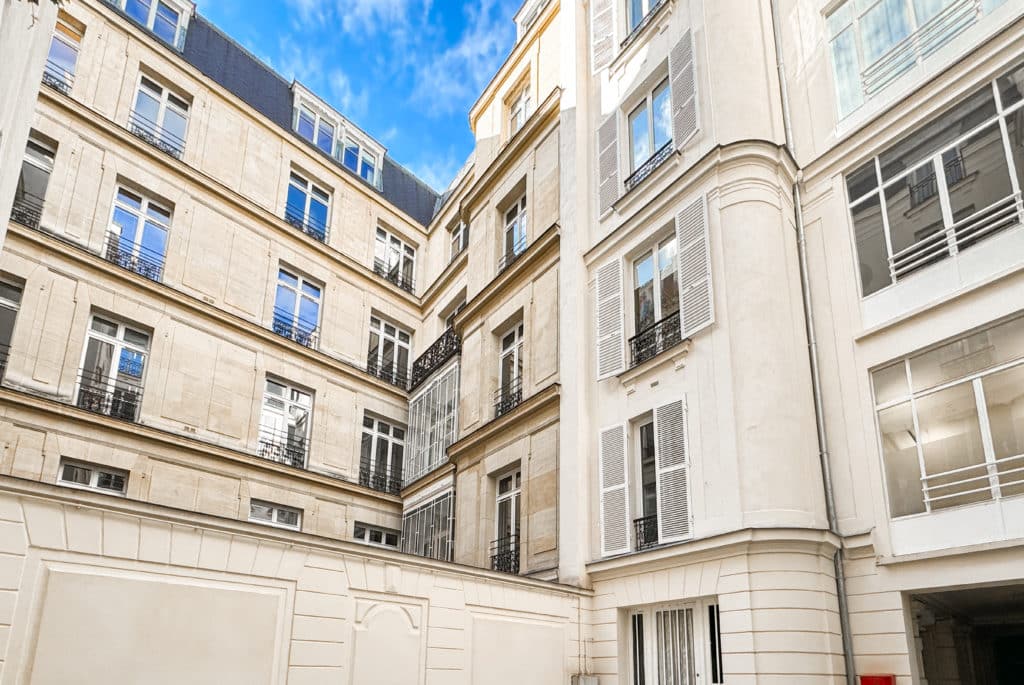Location Appartement Meublé - 3 pièces - 70 m² - St Lazare - 75008 Paris - 208027-12