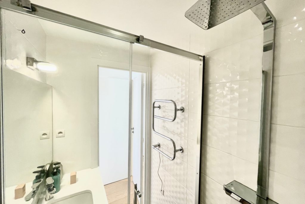 Location Appartement Meublé - 100 m² - 3 pièces - 75116 Paris - 216030 - 450191724776