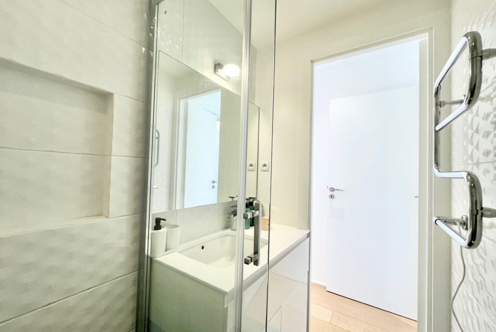 Location Appartement Meublé - 100 m² - 3 pièces - 75116 Paris - 216030 - 372254160093