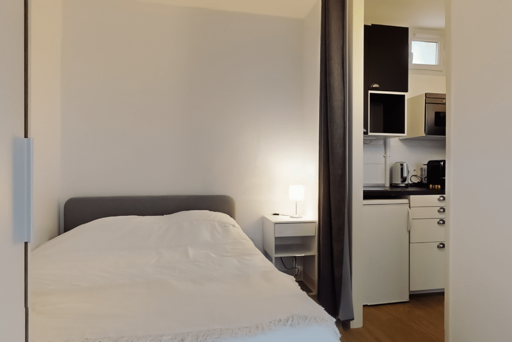 Location Appartement Meublé - 2 pièces - 40 m² - Champs Elysées - Etoile - 75017 Paris - 117363