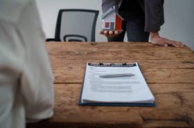 Résiliation d’un bail meublé : conditions, préavis et modèles de lettre