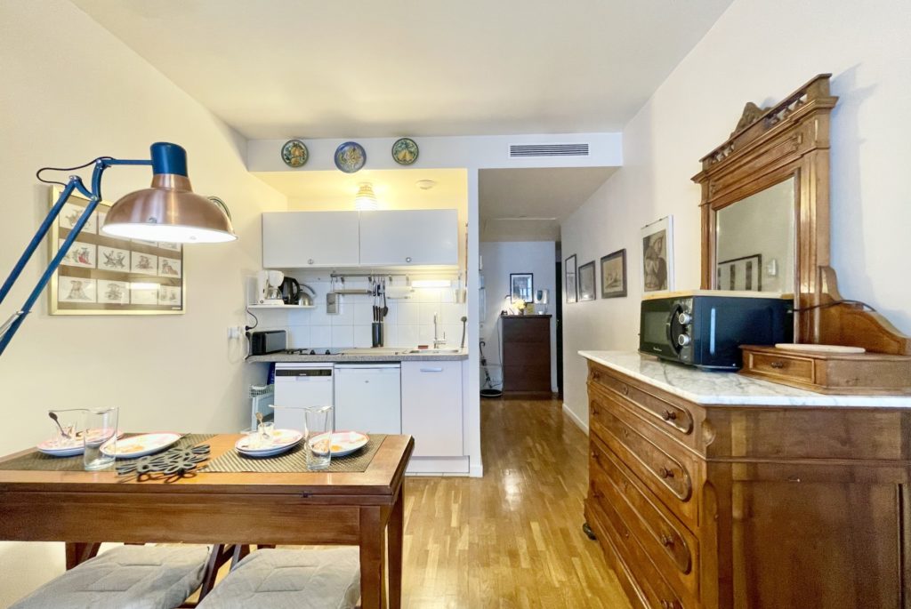Location Appartement Meublé - 1 pièce - 25 m² - Champs Elysées - Etoile - 75008 Paris - S08103-11
