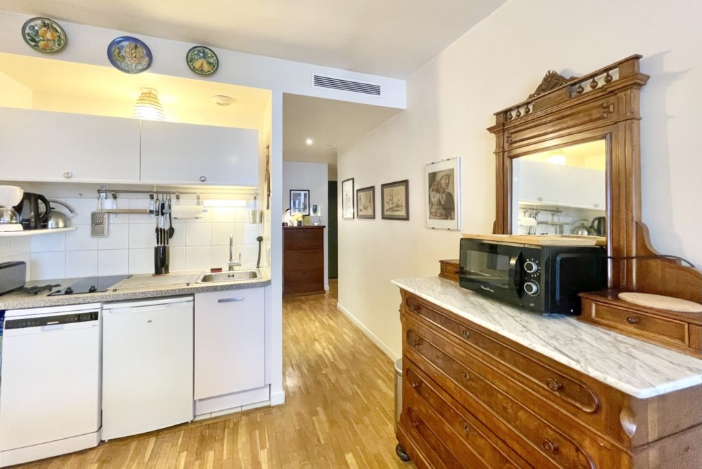 Location Appartement Meublé - 1 pièce - 25 m² - Champs Elysées - Etoile - 75008 Paris - S08103-12