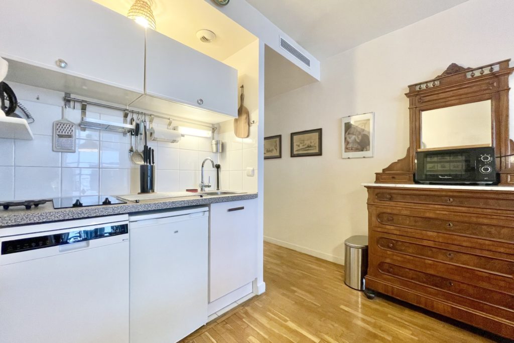 Location Appartement Meublé - 1 pièce - 25 m² - Champs Elysées - Etoile - 75008 Paris - S08103-15