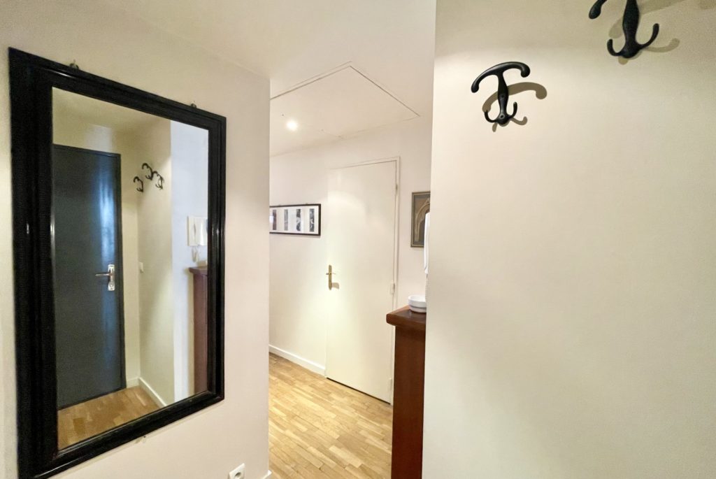 Location Appartement Meublé - 1 pièce - 25 m² - Champs Elysées - Etoile - 75008 Paris - S08103-23