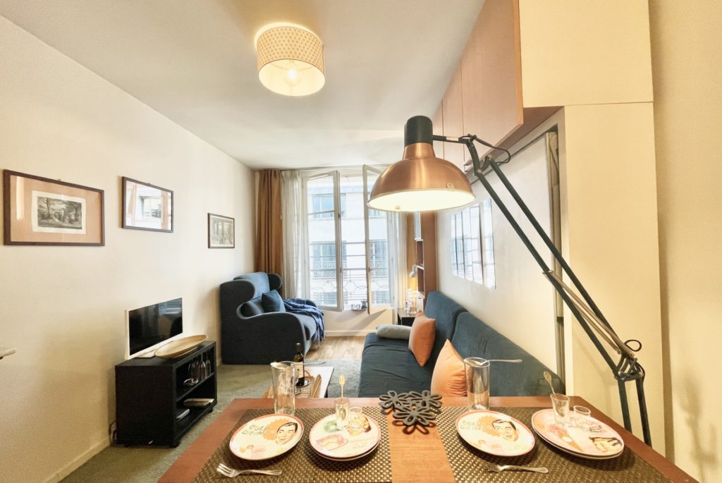 Location Appartement Meublé - 1 pièce - 25 m² - Champs Elysées - Etoile - 75008 Paris - S08103