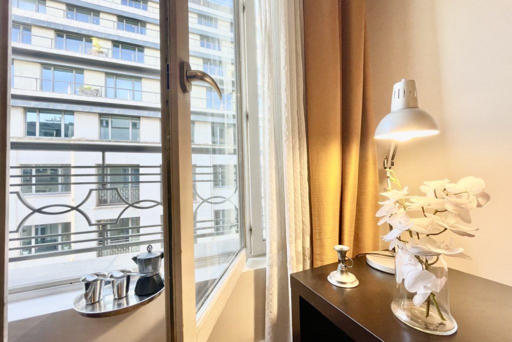 Location Appartement Meublé - 1 pièce - 25 m² - Champs Elysées - Etoile - 75008 Paris - S08103-5