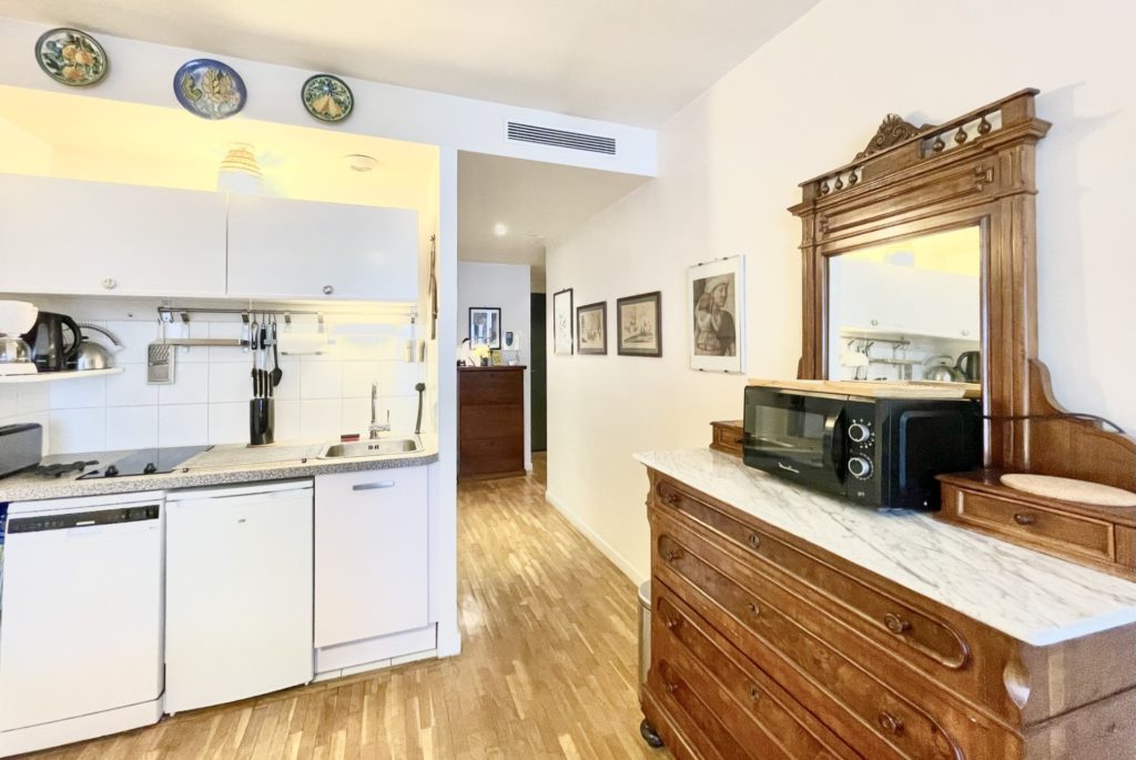 Location Appartement Meublé - 1 pièce - 25 m² - Champs Elysées - Etoile - 75008 Paris - S08103-14