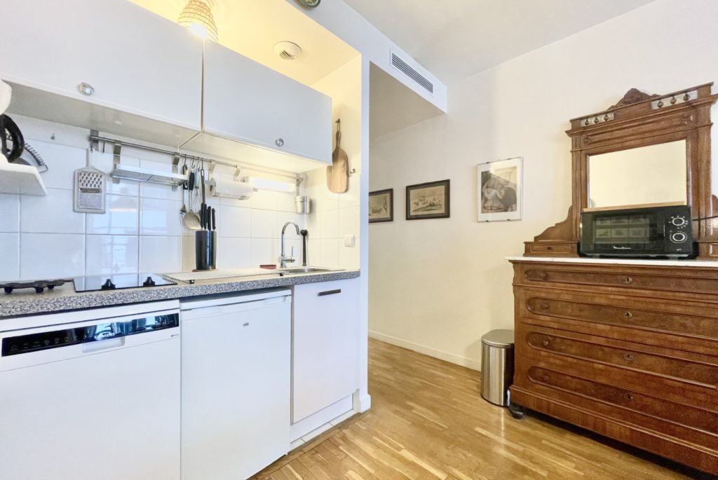 Location Appartement Meublé - 1 pièce - 25 m² - Champs Elysées - Etoile - 75008 Paris - S08103-17